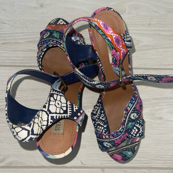 Steve Madden Size 9 Winona Multi-Print Tribal Wedges - Picture 6 of 9